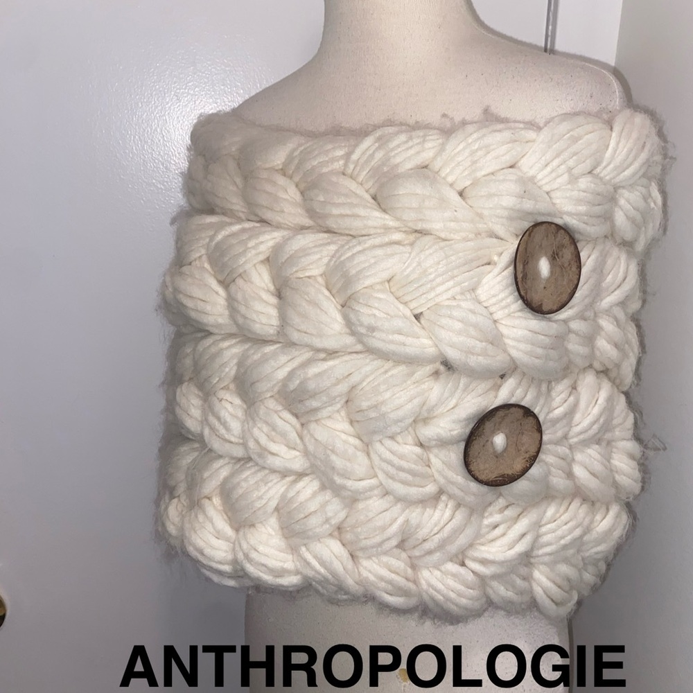 ANTHROPOLOGIE Chunky Knit White Buttoned Shrug - Size S/M